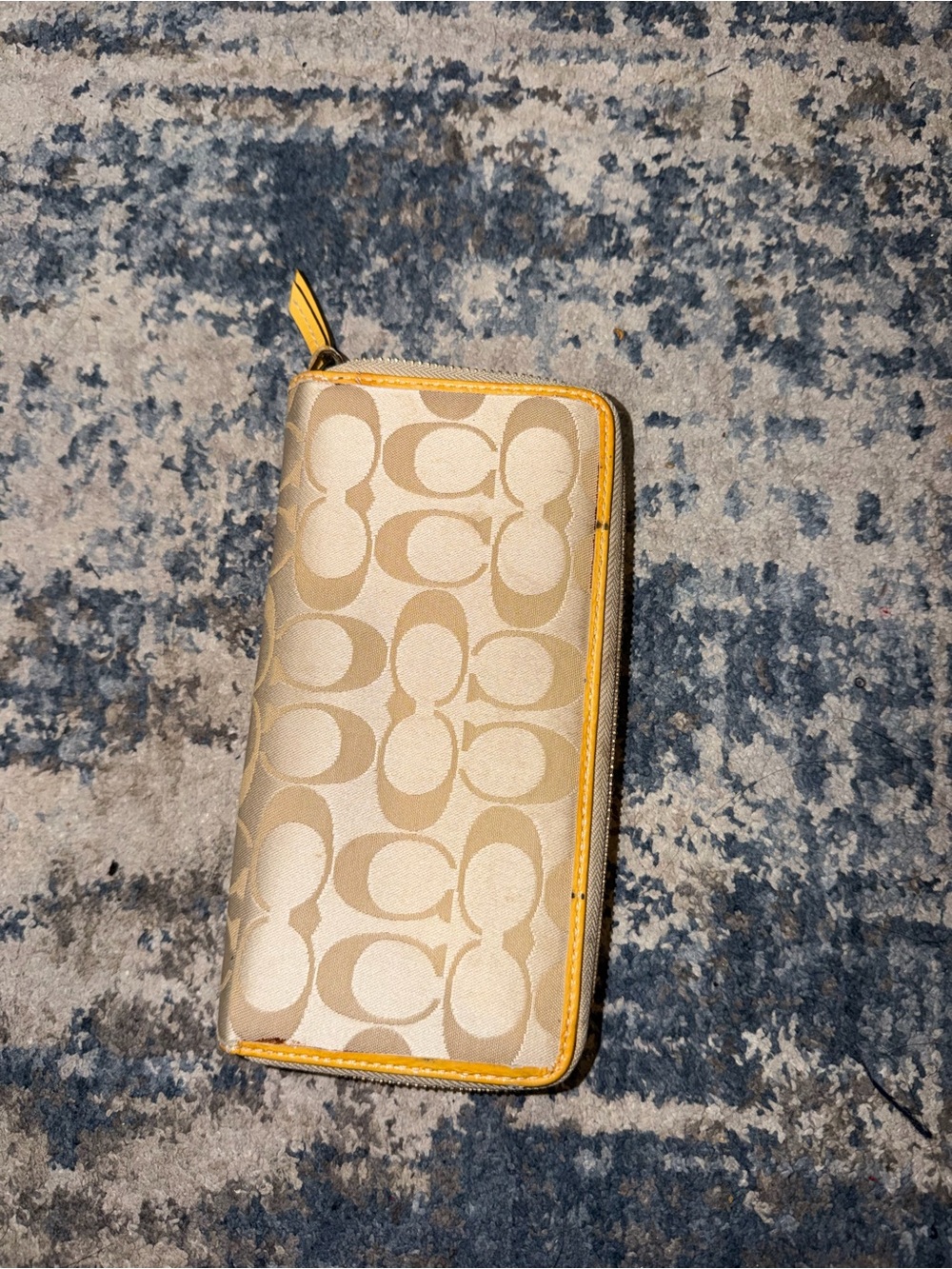 Coach Cream Leather Zip Wallet with Gold Zipper - Picture 2 of 5